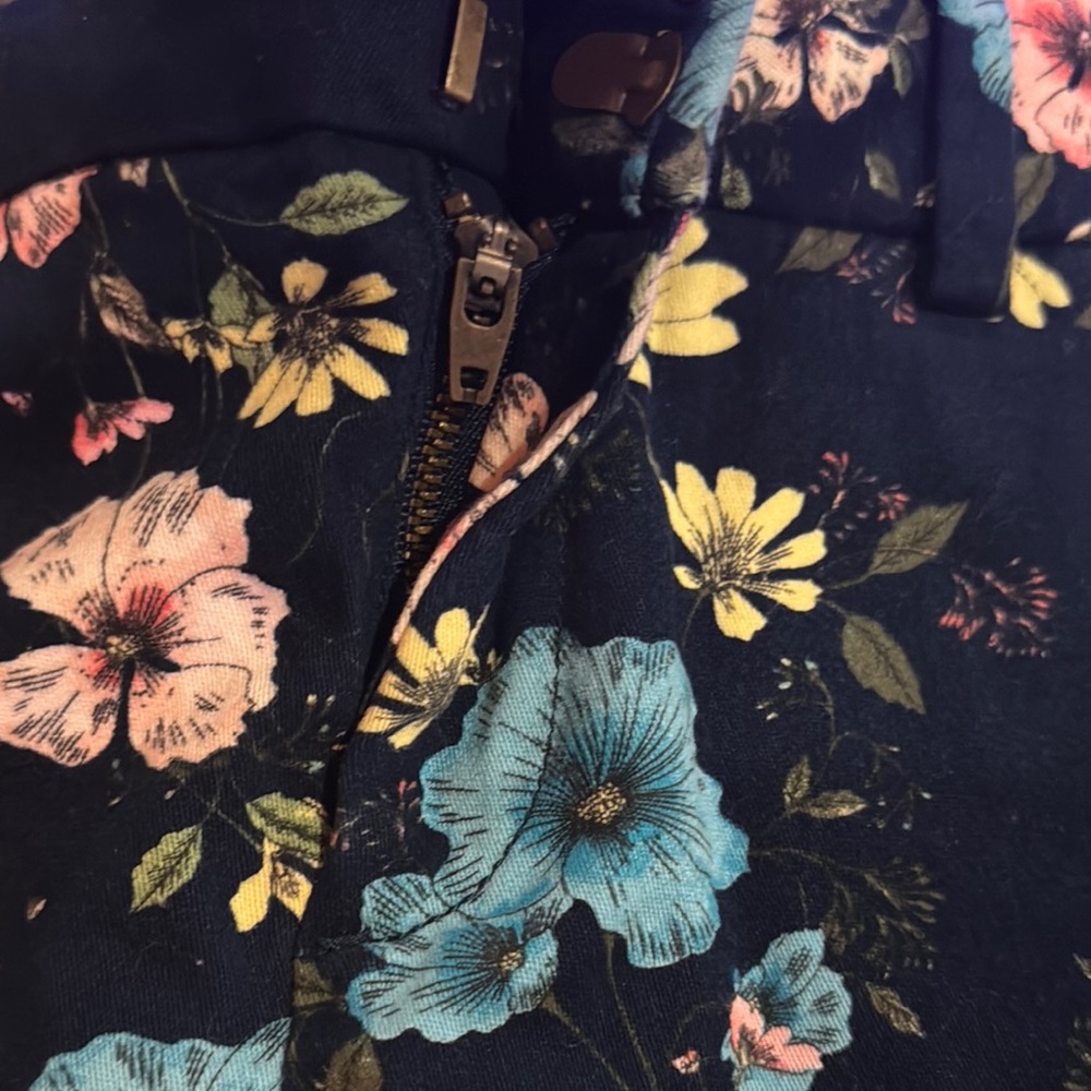 Floral Women's Shorts - Picture 5 of 6